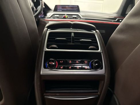 Used 2022 BMW 750i xDrive w/ Luxury Rear Seating Package AWD/4WD image 26