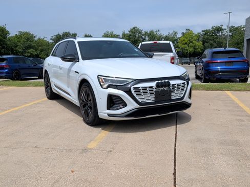 Used 2024 Audi Q8 e-tron Prestige w/ Prestige Package AWD/4WD image 2