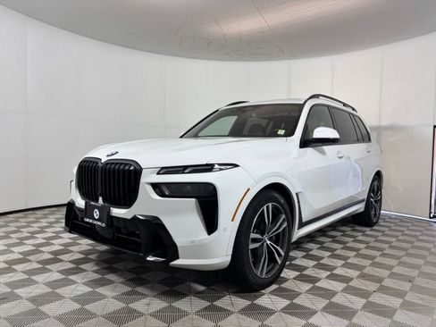 Used 2024 BMW X7 xDrive40i w/ M Sport Package AWD/4WD image 3