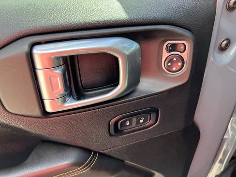 Used 2024 Jeep Wrangler Unlimited Sahara w/ Technology Group AWD/4WD image 17