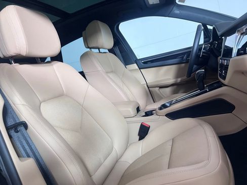 Certified 2025 Porsche Macan image 17
