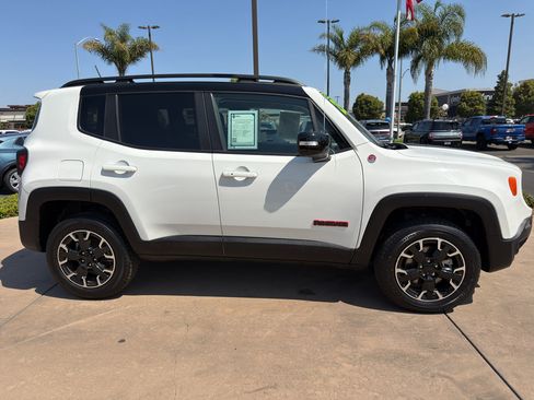 Used 2023 Jeep Renegade Trailhawk AWD/4WD image 4