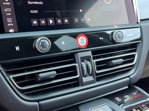 Certified 2025 Porsche Macan S AWD/4WD image 31