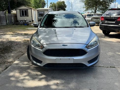 Used 2018 Ford Focus SE FWD image 3