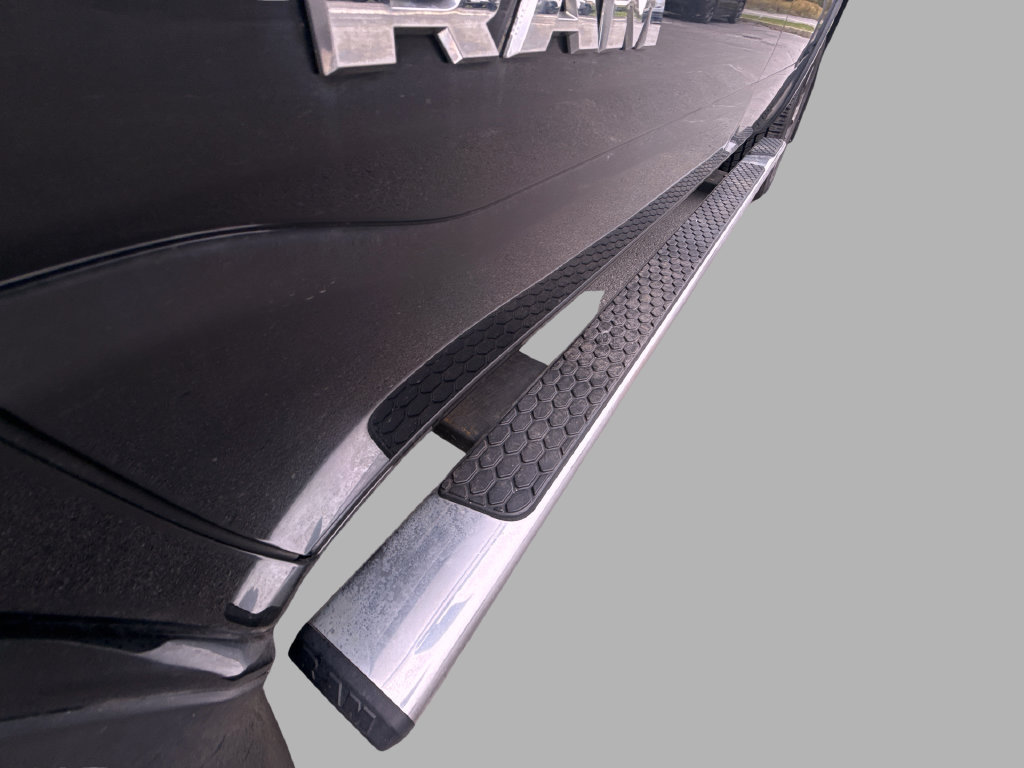 Used 2019 RAM 1500 Laramie AWD/4WD image 10