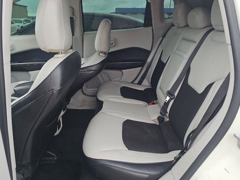 Used 2018 Jeep Compass Latitude w/ Popular Equipment Group FWD image 16