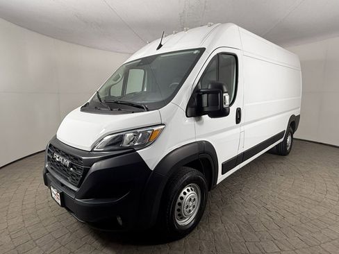 Used 2026 RAM ProMaster 2500 w/ Convenience Group FWD image 3