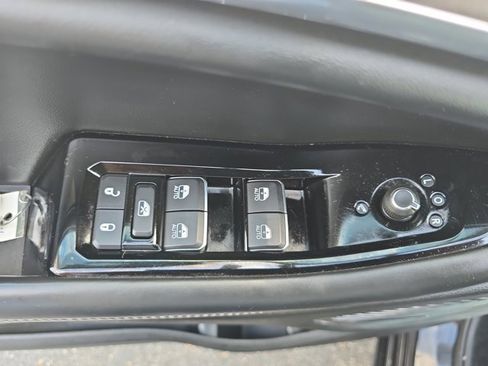 Used 2022 Jeep Grand Cherokee Overland w/ Luxury Tech Group IV image 24