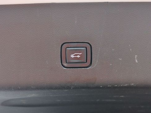 Used 2022 Chevrolet Traverse RS FWD image 34