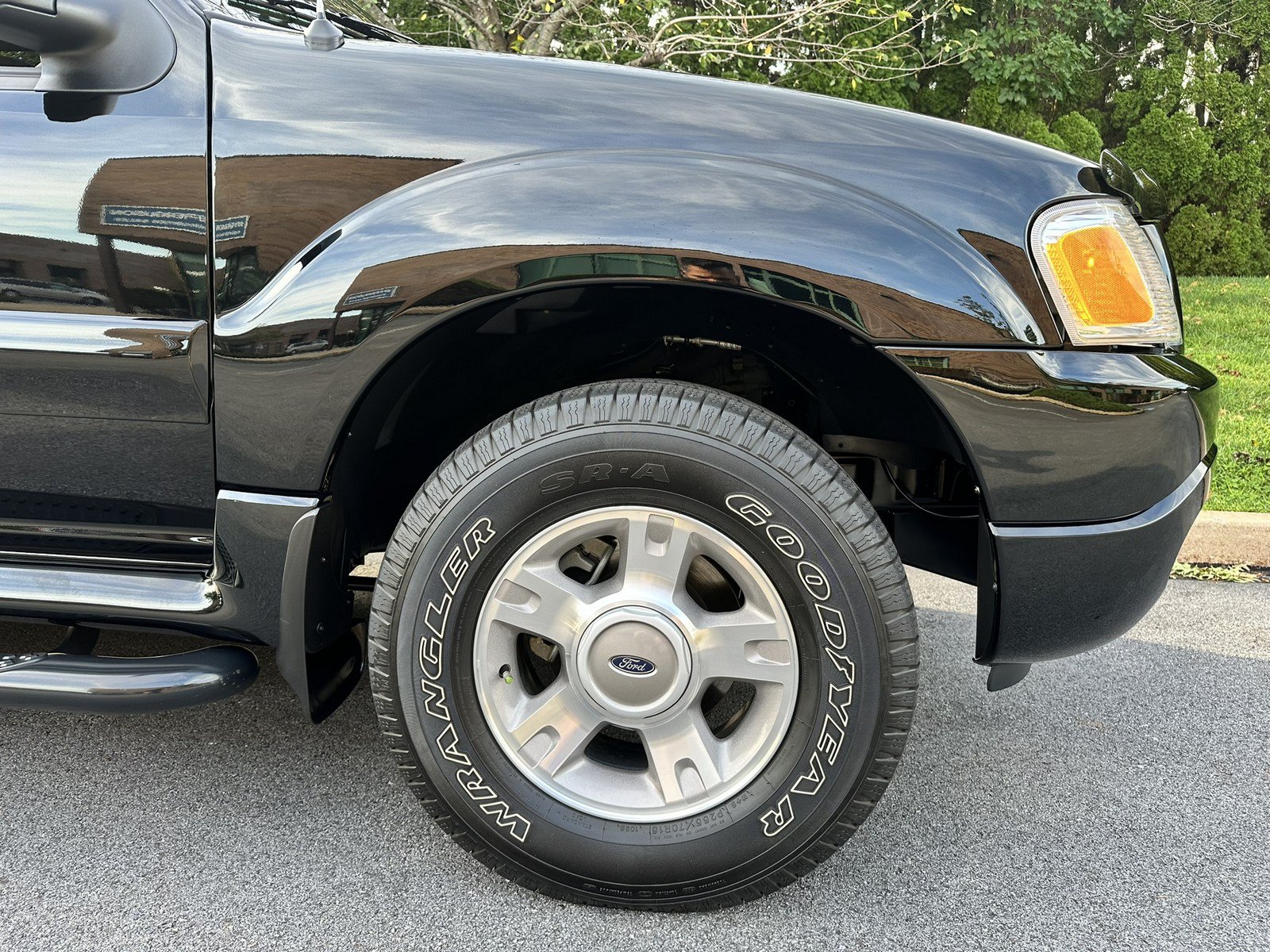 Used 2004 Ford Explorer Sport Trac 4x4 image 50