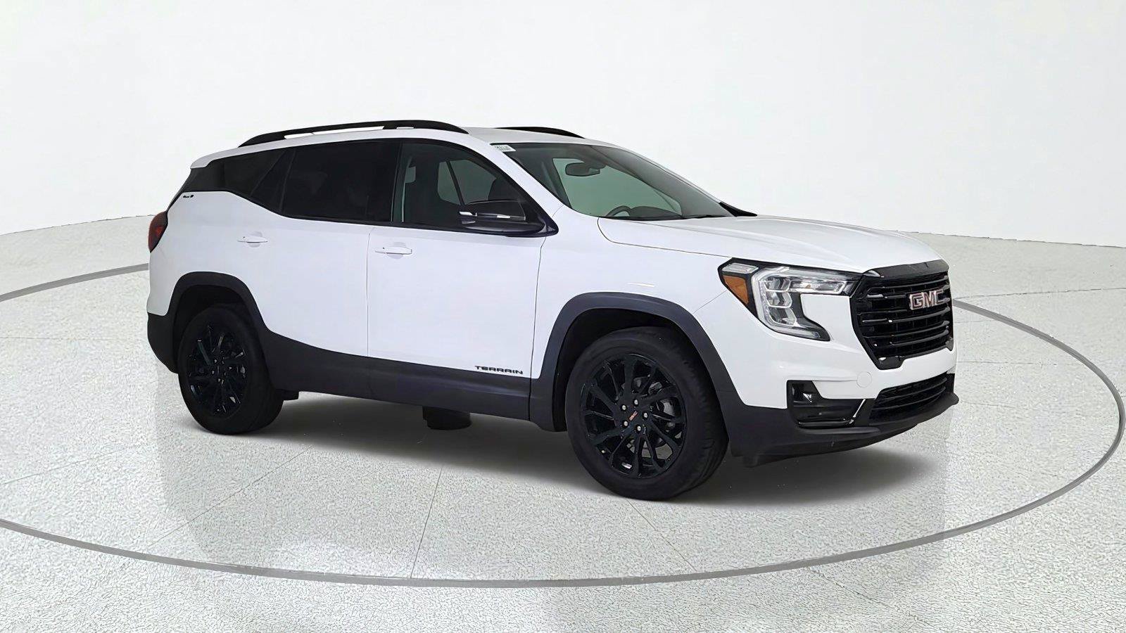 Used 2024 GMC Terrain SLT AWD/4WD image 8