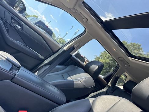 Used 2023 Nissan Rogue SL image 32