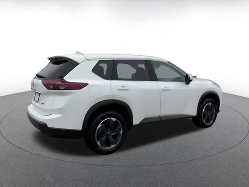 Used 2025 Nissan Rogue SV AWD/4WD image 15