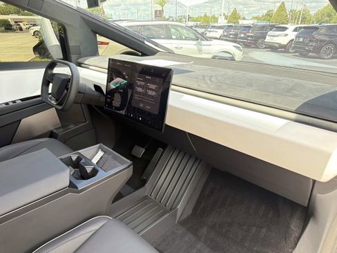 Used 2024 Tesla Cybertruck Cyberbeast AWD/4WD image 21