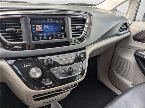 Used 2021 Chrysler Voyager Lxi FWD image 11