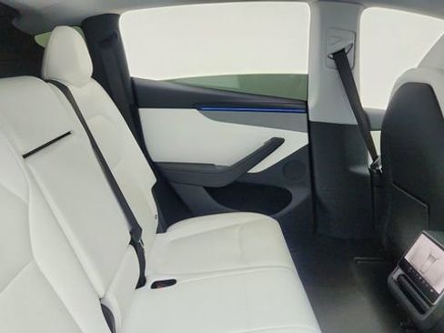 Used 2026 Tesla Model Y AWD image 24