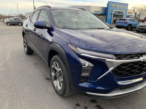 Used 2024 Chevrolet Trax LT w/ Driver Confidence Package image 14