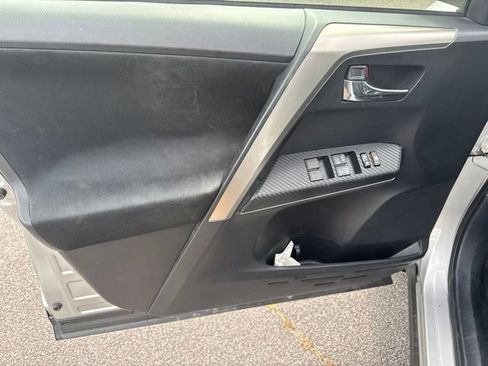 Used 2014 Toyota RAV4 XLE AWD/4WD image 15