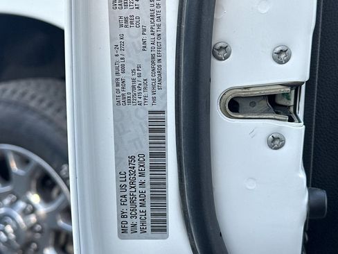 Used 2024 RAM 2500 Laramie AWD/4WD image 30