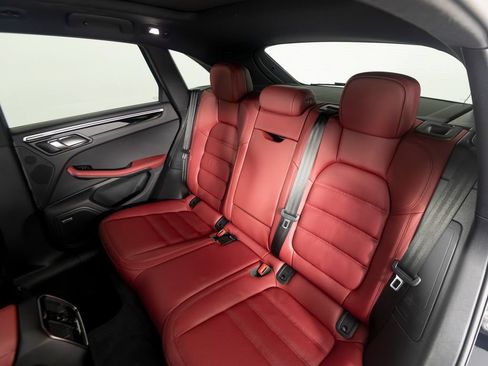 Certified 2023 Porsche Macan S AWD/4WD image 42