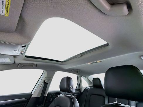 Used 2023 Volkswagen Jetta SE w/ Panoramic Sunroof Package FWD image 21