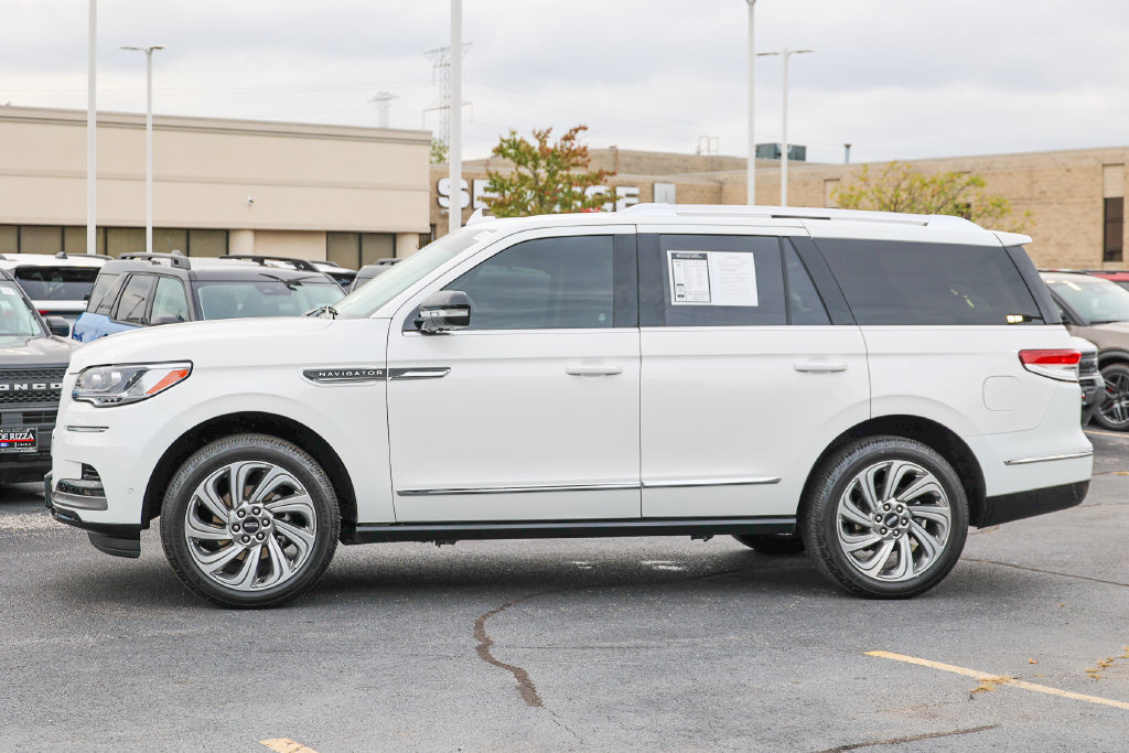 Used 2024 Lincoln Navigator Premiere AWD/4WD image 19
