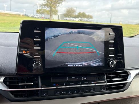 Used 2024 Toyota Sienna XLE image 22