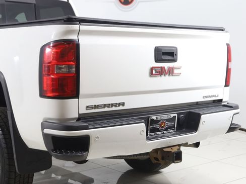 Used 2016 GMC Sierra 2500 Denali w/ Suspension Package, Off-Road AWD/4WD image 23