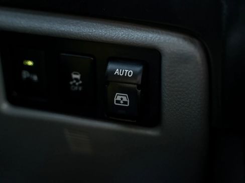 Used 2018 Toyota Sequoia Limited image 33