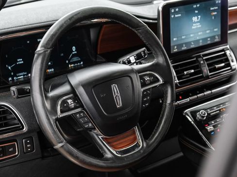 Used 2020 Lincoln Navigator Reserve w/ Luxury Package RWD image 13
