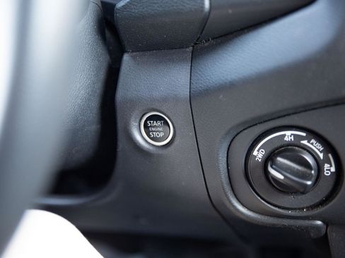 Used 2023 Nissan Frontier SV w/ Midnight Edition Package image 14