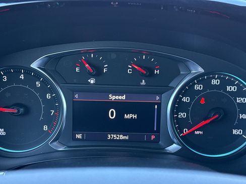 Used 2023 Chevrolet Traverse LT image 24