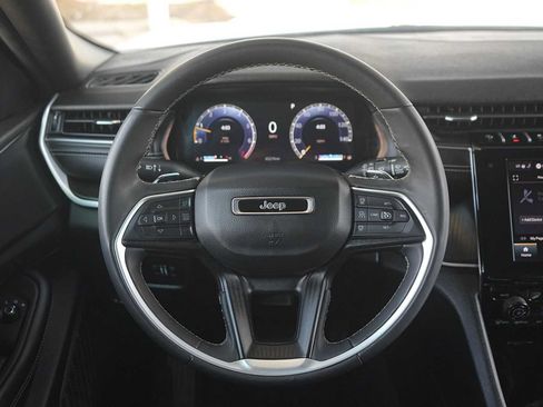 Used 2024 Jeep Grand Cherokee Altitude AWD/4WD image 16