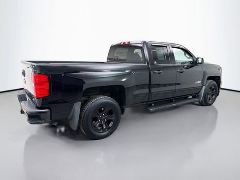 Used 2018 Chevrolet Silverado 1500 LT w/ Midnight Edition image 7