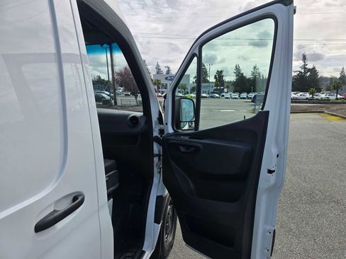 Used 2024 Mercedes-Benz Sprinter 2500 image 12