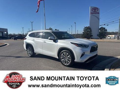 Used 2022 Toyota Highlander Platinum image 1
