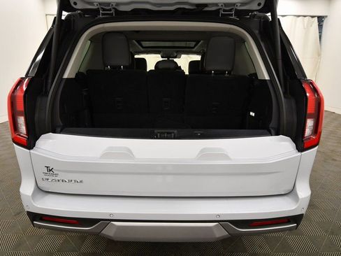 Used 2025 Ford Expedition Platinum image 8