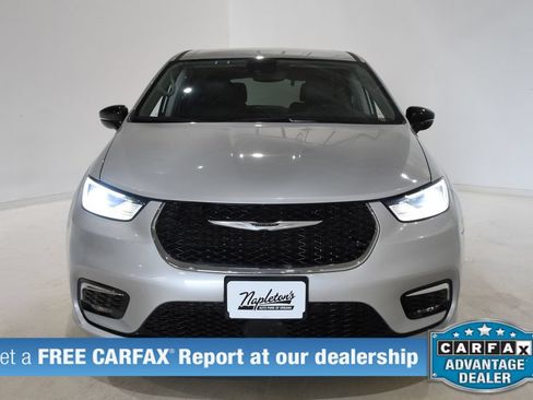 Used 2024 Chrysler Pacifica Touring-L FWD image 2