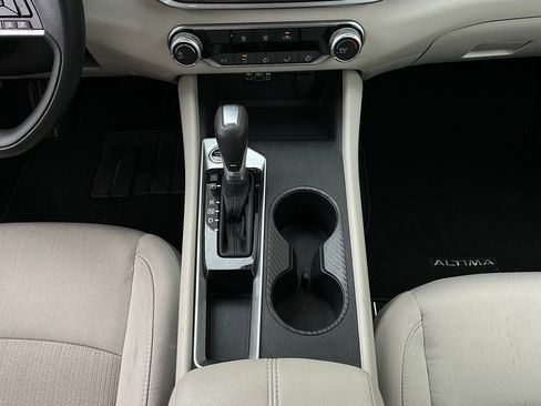 Used 2025 Nissan Altima 2.5 SV image 15