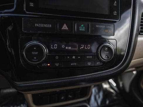 Used 2017 Mitsubishi Outlander GT AWD/4WD image 15