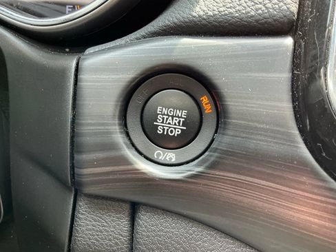 Used 2022 Jeep Grand Cherokee Laredo X RWD image 36