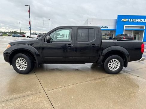 Used 2015 Nissan Frontier SV w/ SV Value Truck Package AWD/4WD image 2