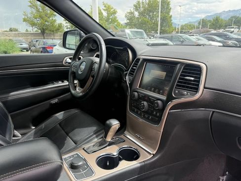 Used 2017 Jeep Grand Cherokee Limited w/ Luxury Group II AWD/4WD image 31