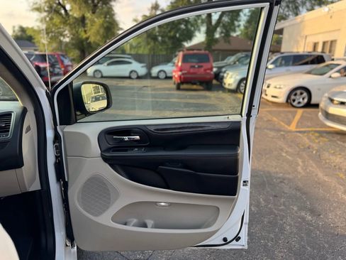 Used 2019 Dodge Grand Caravan SE image 21