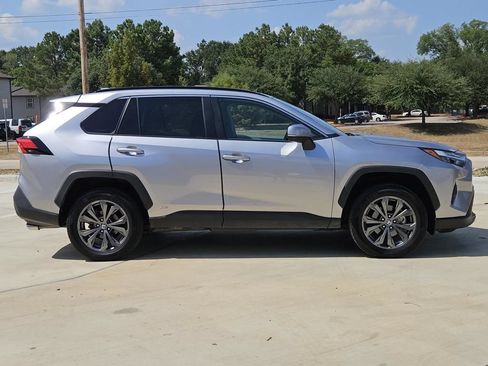 Used 2023 Toyota RAV4 XLE Premium AWD/4WD image 9