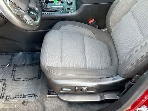 Used 2023 Chevrolet Traverse LT image 19