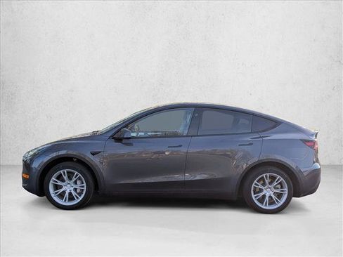 Used 2023 Tesla Model Y 2WD image 8