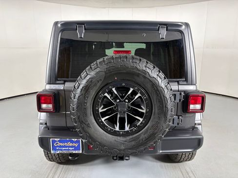 Used 2024 Jeep Wrangler Unlimited Sport AWD/4WD image 7