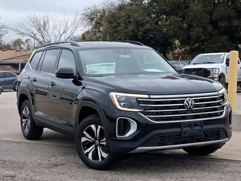 New 2026 Volkswagen Atlas SE image 2