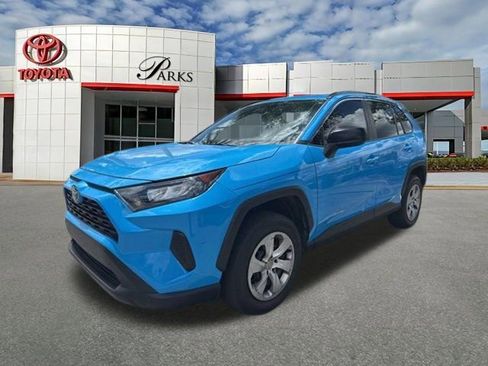 Used 2020 Toyota RAV4 LE FWD image 1